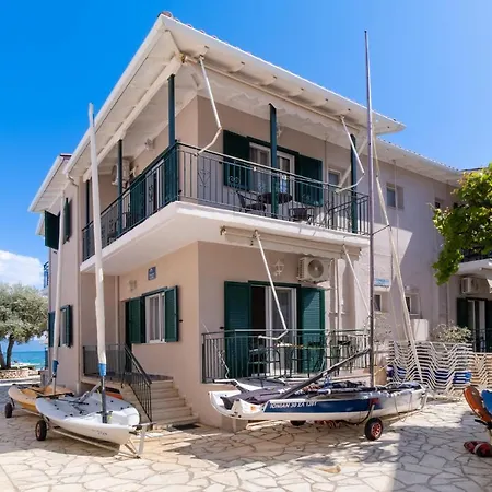 アパート Club - 1 *